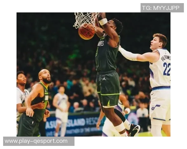 兰德尔表现出色13投7中砍下19分7篮板三分球命中率高达75